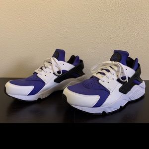 BRAND NEW NIKE Air Huaraches